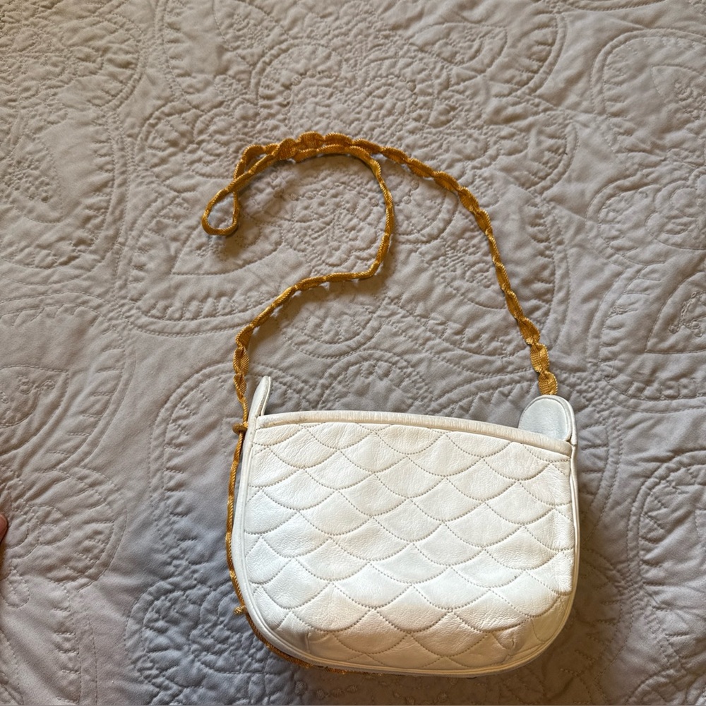 Vintage Saks Fifth Avenue white leather mermaid purse with connected coin purse